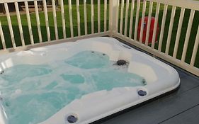 Dees Hot Tub Breaks Tattershall Lakes The Ramparts 20